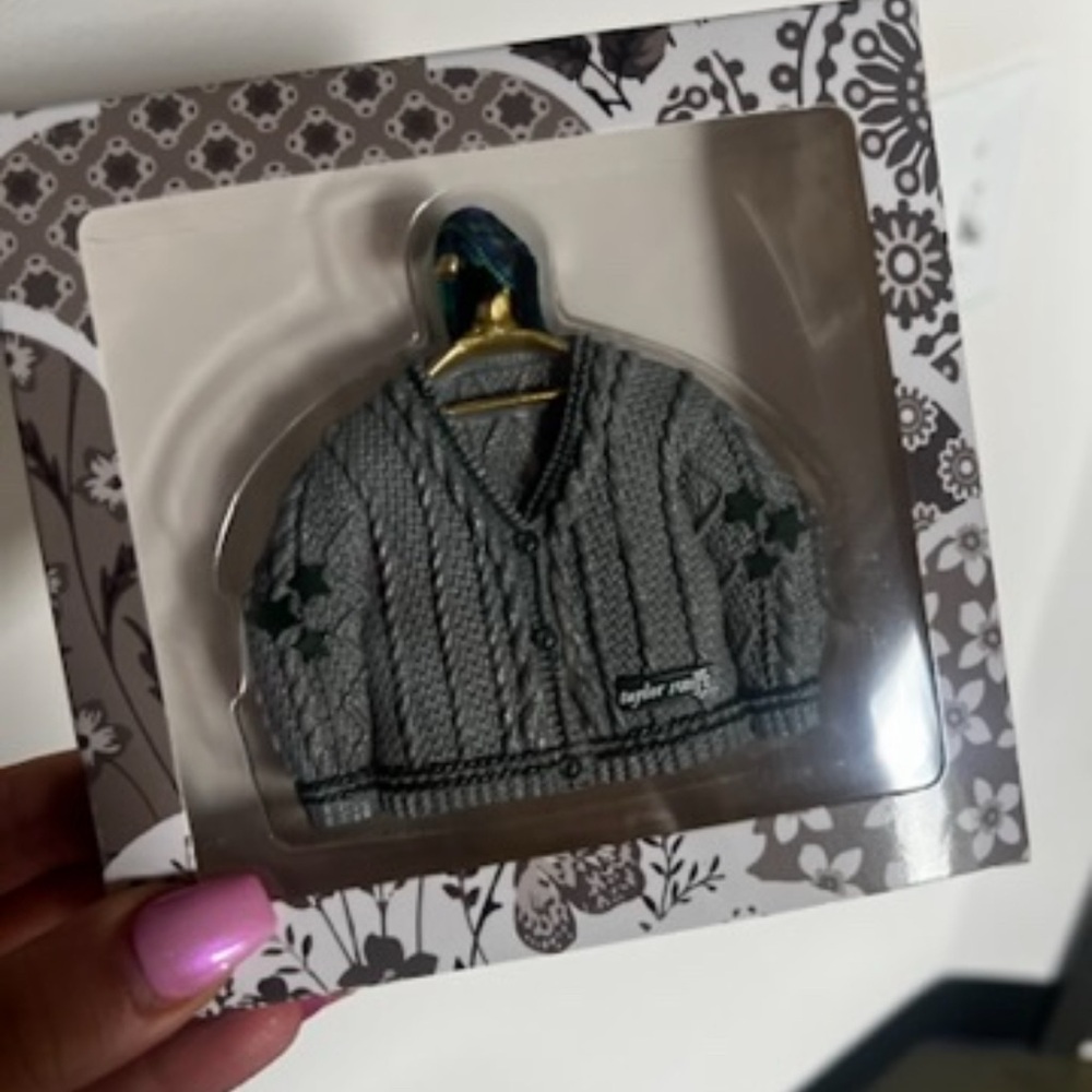 Taylor Swift Gray Cable-Knit Holiday Ornament